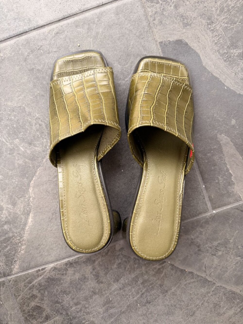 Lisa Says Gah 7.5 Olive Green Square Toe Slide Mules Croc-Embossed - Picture 3 of 8